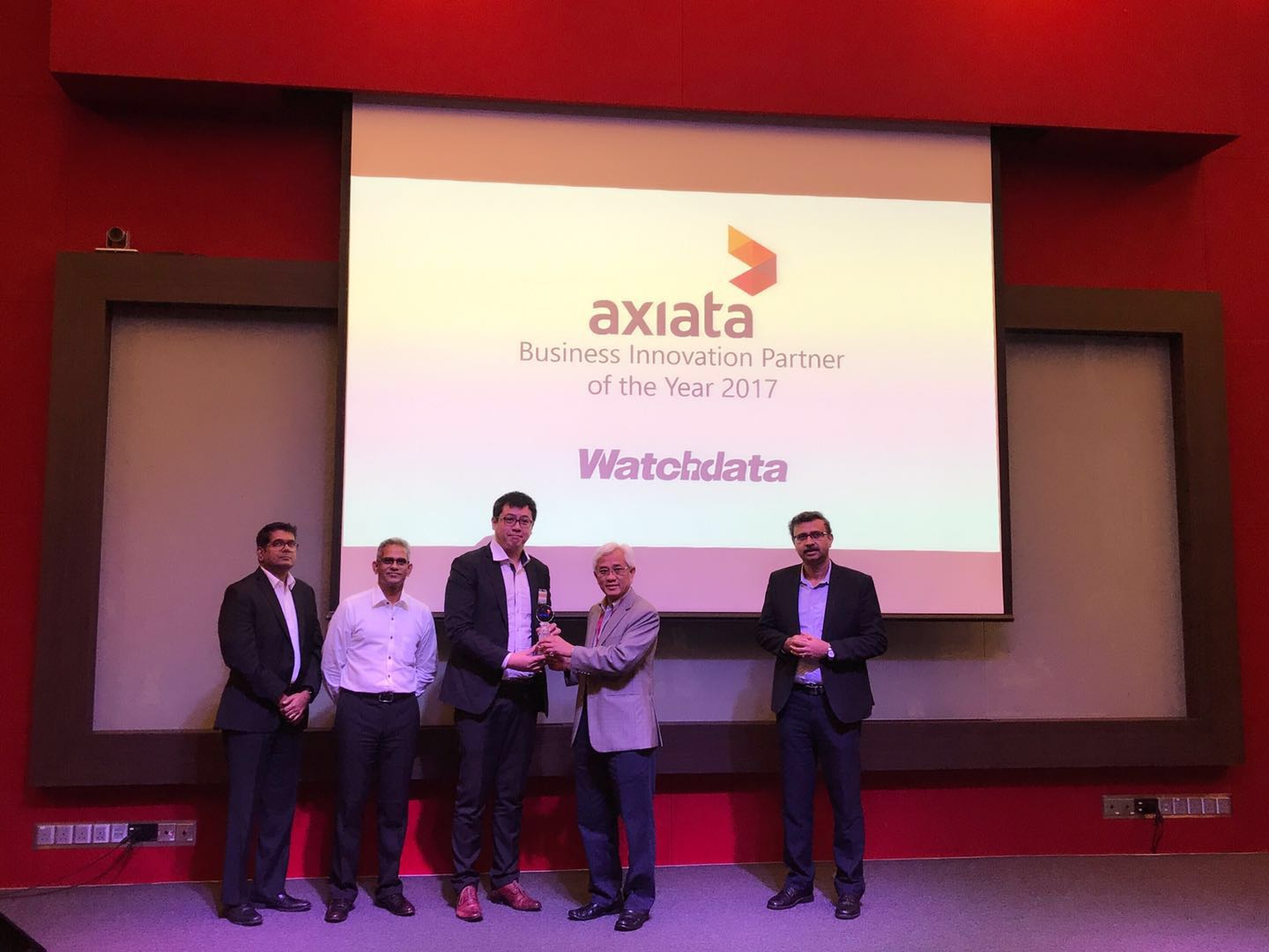握奇荣获马来西亚Axiata集团“2017年度业务创新合作伙伴”奖